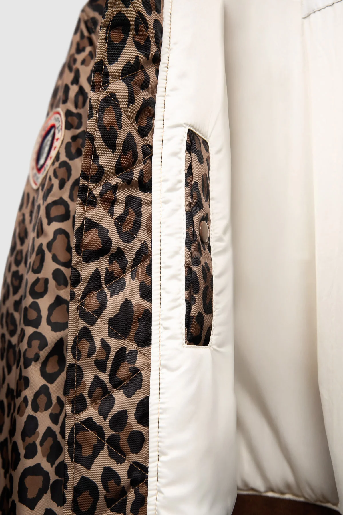 BOMBER B-15 SCHOTT x SWEET PANTS - Image 11