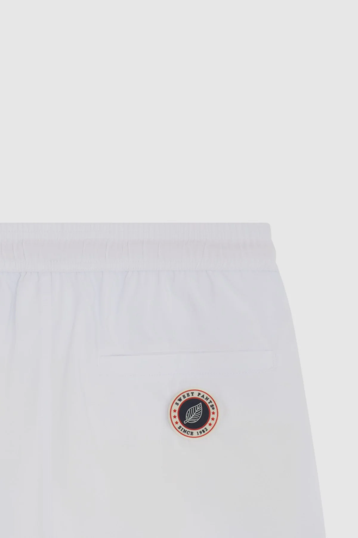 HAPPY LOGO SANS ZIP WHITE - Image 4